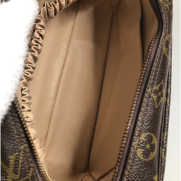Louis Vuitton Paris Toilette 28 Bag, Monogram Canvas, Date: 822, February 1982. - Picture 8 of 15
